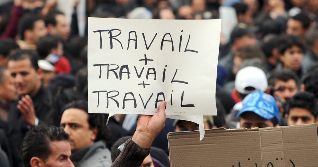 نمو بـ4,9% وبطالة الشباب عند 37,2%.. لماذا يعجز الاقتصاد المغربي عن تحويل أدائه إلى فرص شغل؟