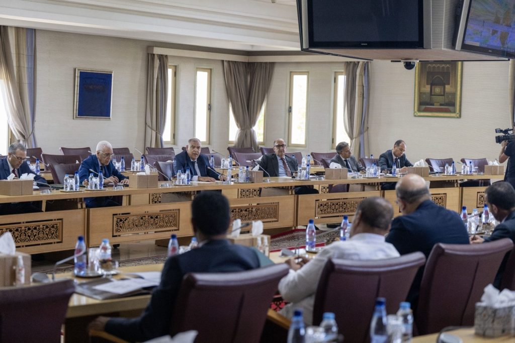 وزير الداخلية مجتمع مع الأحزاب السياسية - الحقوق محفوظة