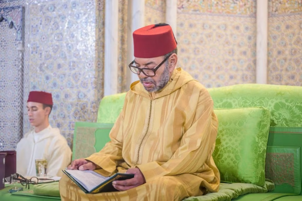 ترأس الملك محمد السادس، برفقة ولي العهد الأمير مولاي الحسن، والأمير مولاي رشيد، والأمير مولاي أحمد، إحياء لذكرى المولد النبوي الشريف، في شتنبر2025 ، في مسجد الحسن بالرباط © إدريس بن مالك - الحقوق محفوظة