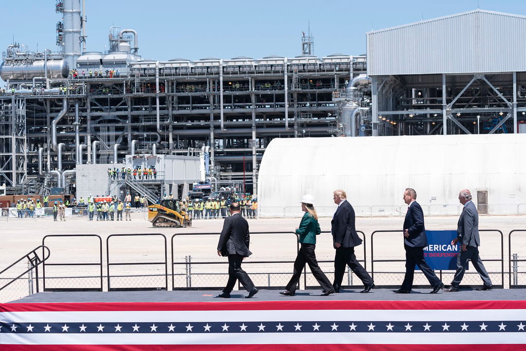 محطة «Cameron LNG» لتصدير الغاز الطبيعي المسال في لويزيانا بالولايات المتحدة، خلال زيارة رسمية في ماي 2019. المصدر: البيت الأبيض / Shealah Craighead