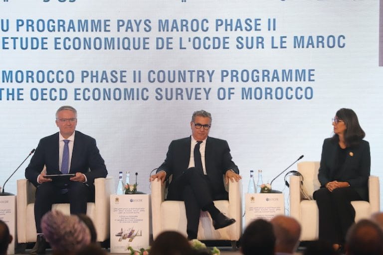 أخنوش في باريس لعرض حصيلة حكومته.. هل يطرق المغرب باب عضوية “OECD”؟