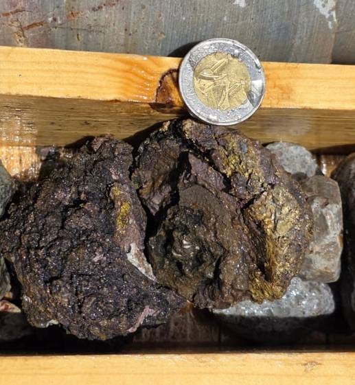 مقطع عالي التركيز من الفضة والنحاس والذهب في البئر BH174 بمشروع أغادير ملول - الحقوق محفوظة