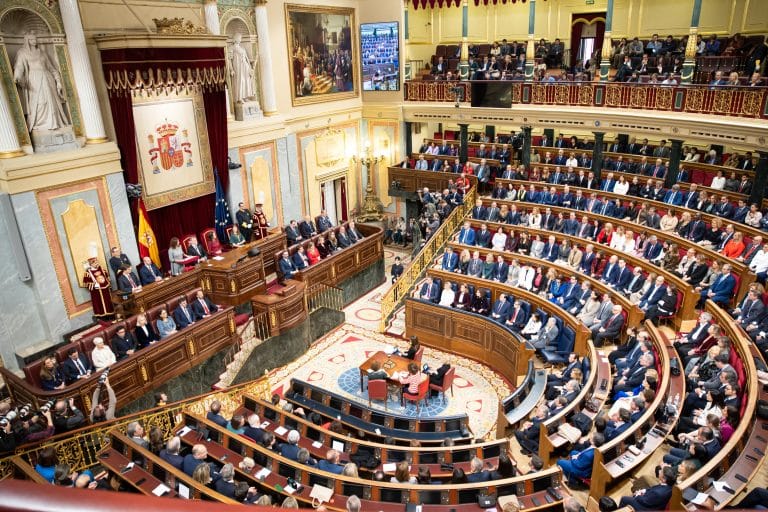 عشية التصويت.. لماذا يتمسك الاشتراكيون الاسبان بتجنيس الصحراويين رغم حساسية الملف مع المغرب؟