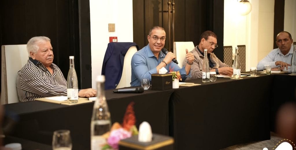 لقاء سابق لمحمد أوزين الأمين العام لحزب الحركة الشعبية مع النواب البرلمانيين للحزب - الحقوق محفوظة