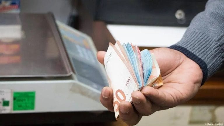 تحويلات مغاربة الخارج ترتفع إلى 89.22 مليار درهم